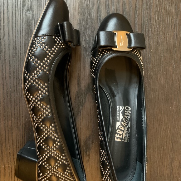 Salvatore Ferragamo VARA  Studded QS Low heel Pump shoes - Picture 8 of 11